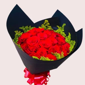 FLORES-BOUQUET-DE-24-ROSAS-ROJASFOLLAJESMONO.jpeg
