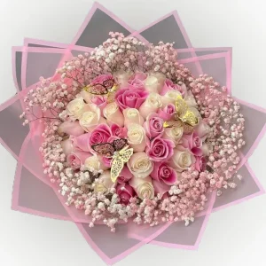 RAMO-BUCHON-DE-ROSAS-ROSADAS-Y-BLANCAS.jpg